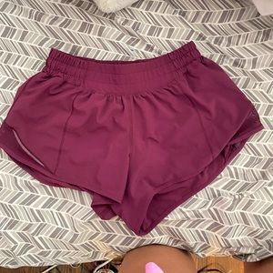 lululemon hotty hot shorts maroon/purple color 2.5”